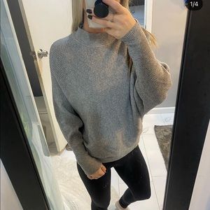 Mid turtle neck sweater